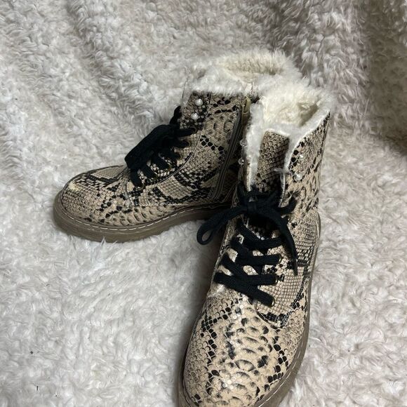 True Craft Snake Skin prints beige and black combat Boots faux fur lining SZ9M - Picture 3 of 16